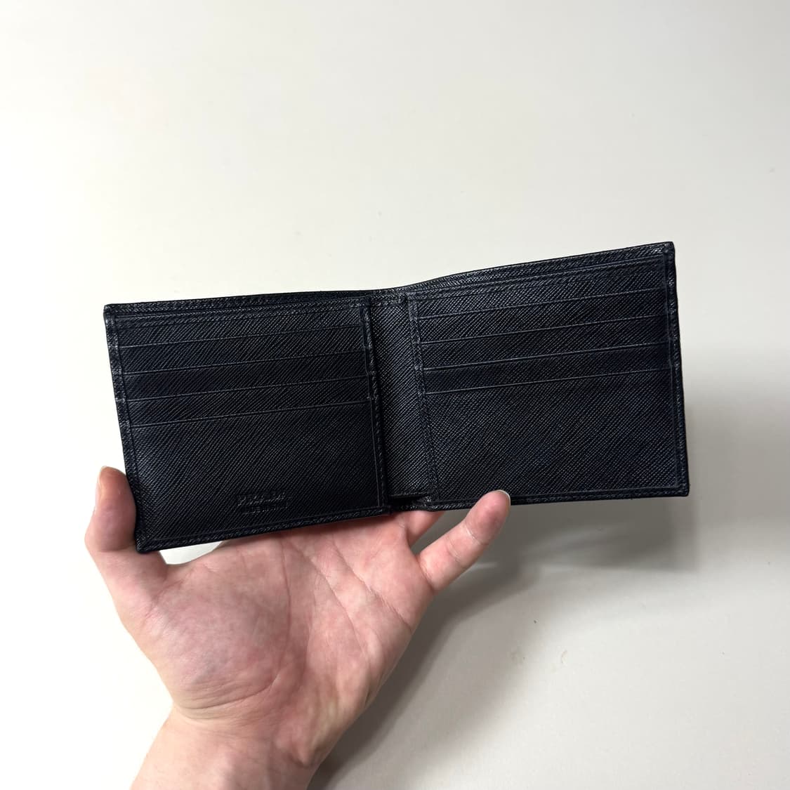 [OS/당일출고]프라다 삼각로고 사피아노 반지갑 상품이미지4