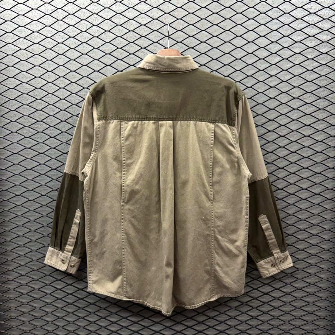 USA VINTAGE 러기드 헌팅셔츠 퀼팅패드 익스팬션 포켓 디테일 카키 상품이미지3