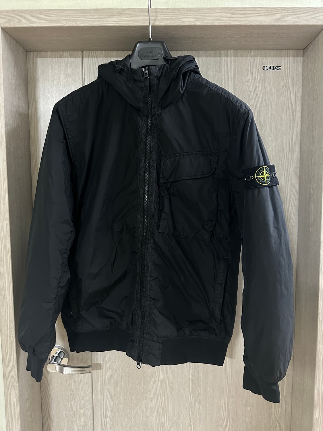 스톤아일랜드 크랭클랩스 후드 다운 자켓 상품이미지1