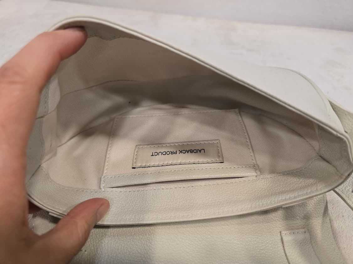 레이드백 로니 클래식 아이보리 반달 스몰  숄더백 상품이미지6