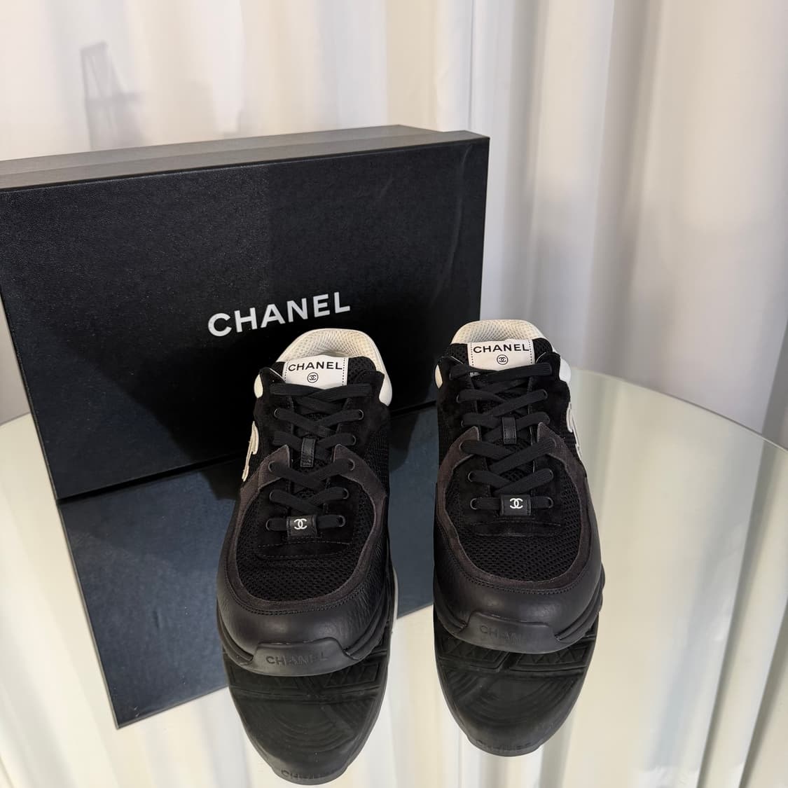 [ 43사이즈 ] 샤넬 메쉬 스웨이드 카프스킨 스니커즈 상품이미지4