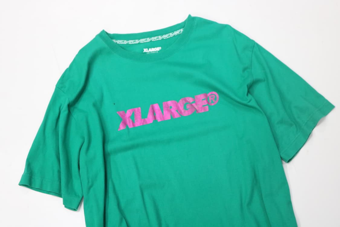 엑스라지 비비드 그린 핑크 메탈릭 로고 반팔 티셔츠 (L) 상품이미지3