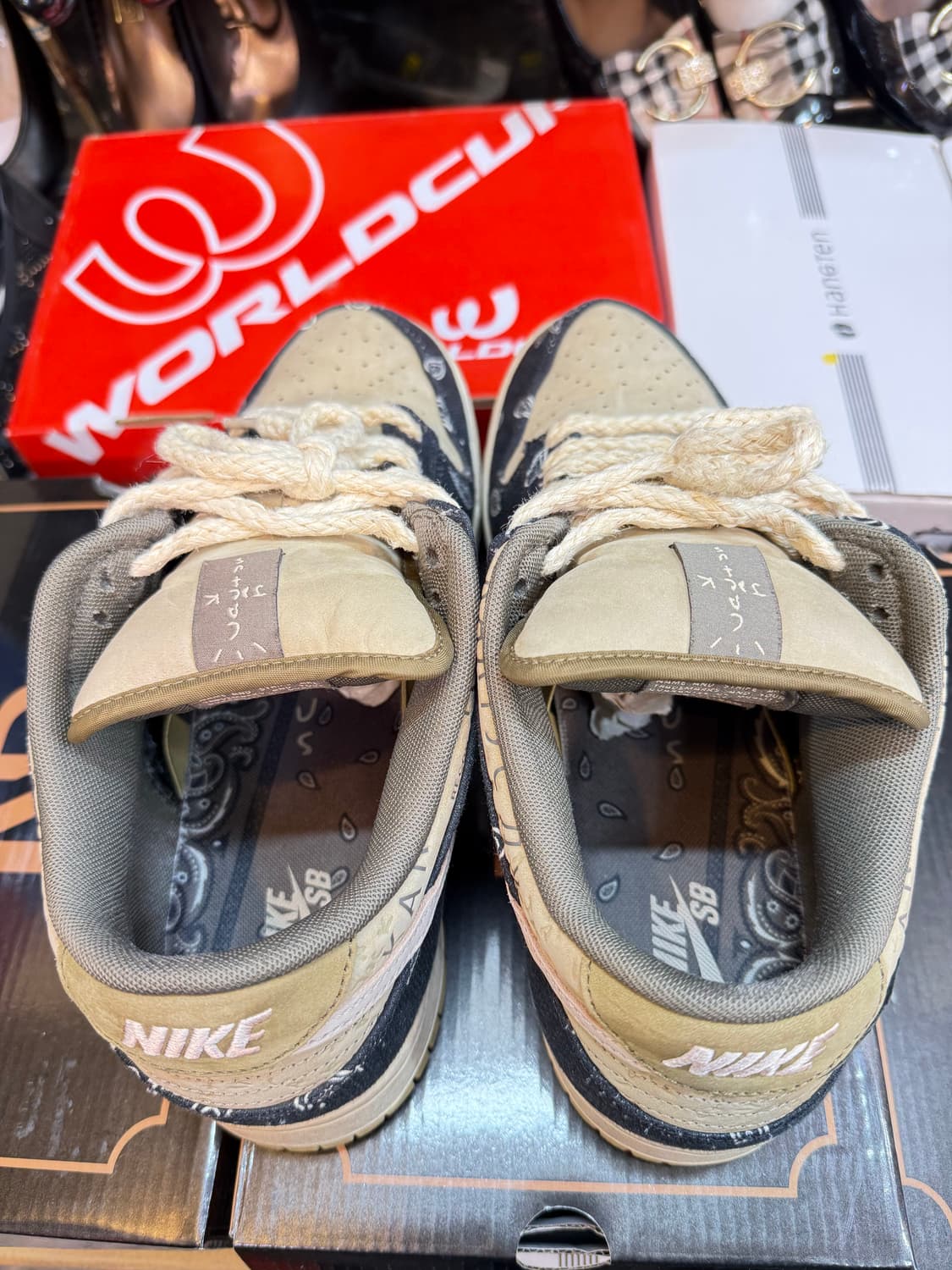 (290)나이키 X 트래비스 스캇 SB 덩크 로우 상품이미지2