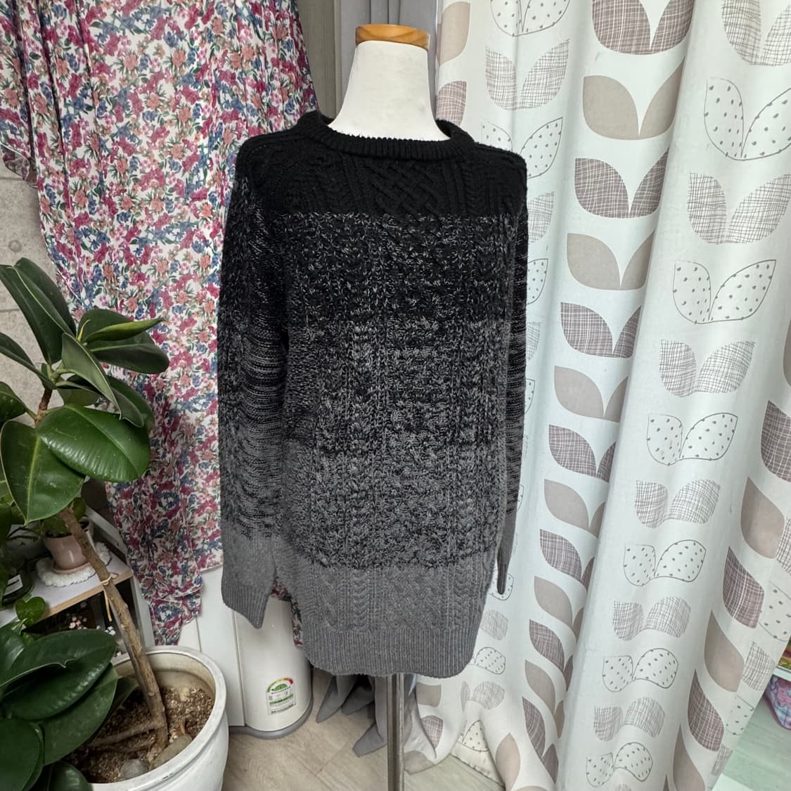 HUM 블랙그레이 그라데이션 니트 스웨터 상품이미지2