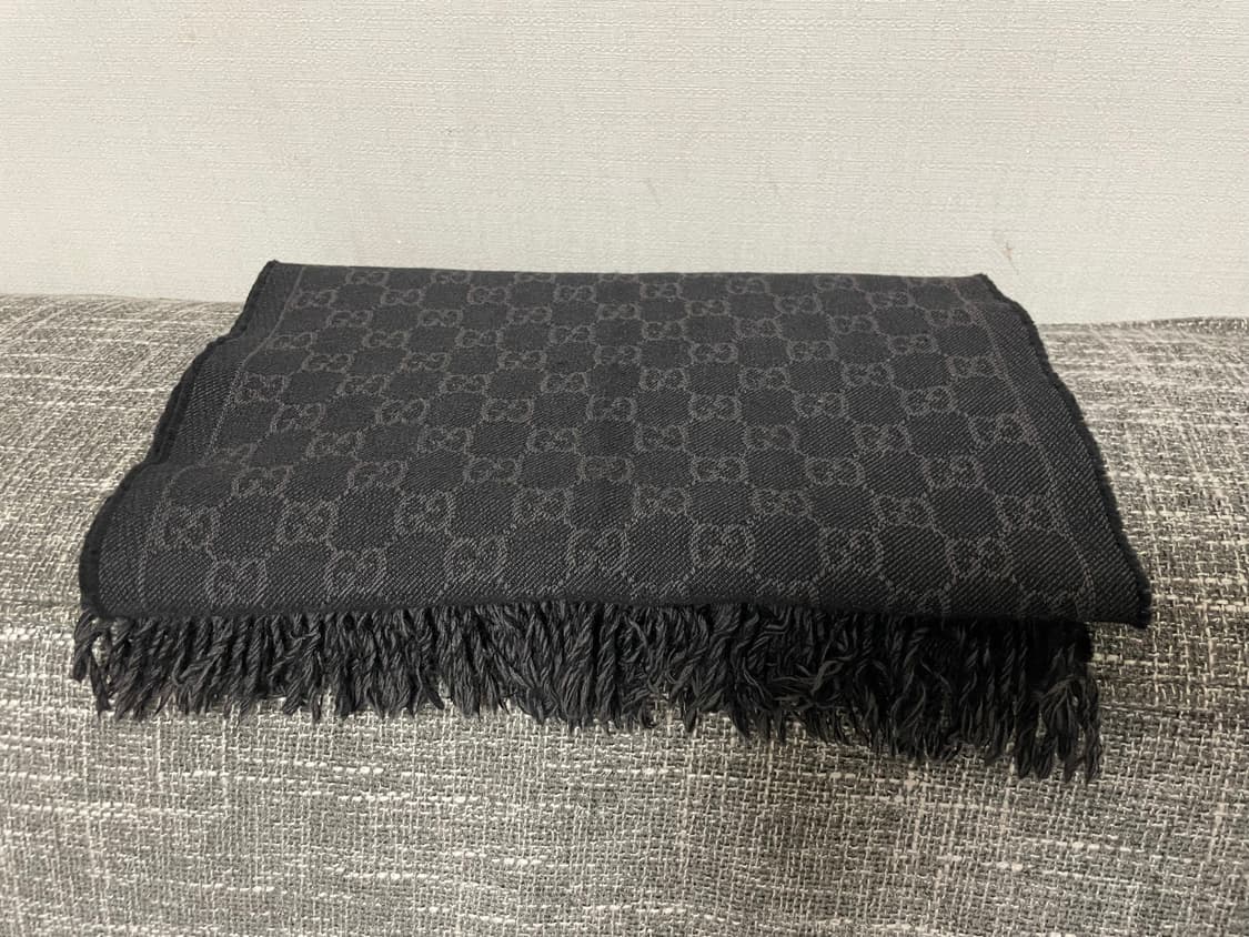 구찌 GG 패턴 울 머플러 차콜 그레이 정픔 상품이미지1