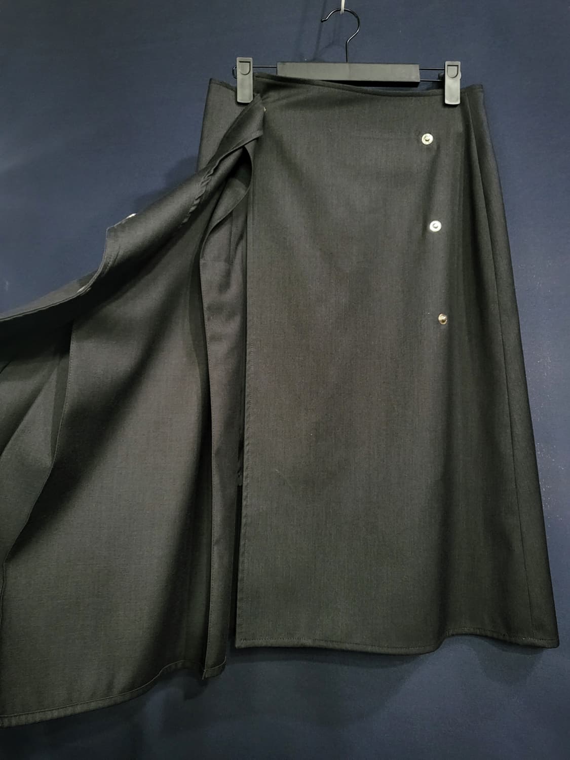 로우 클래식 언발란스 랩 스커트 상품이미지3