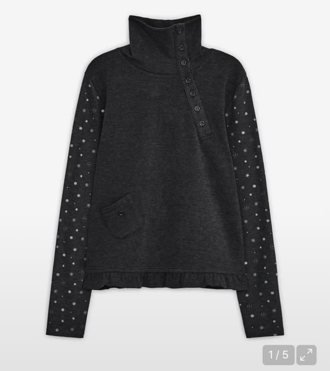 허그유어스킨 플라워 버튼 폴라 탑 차콜 상품이미지1