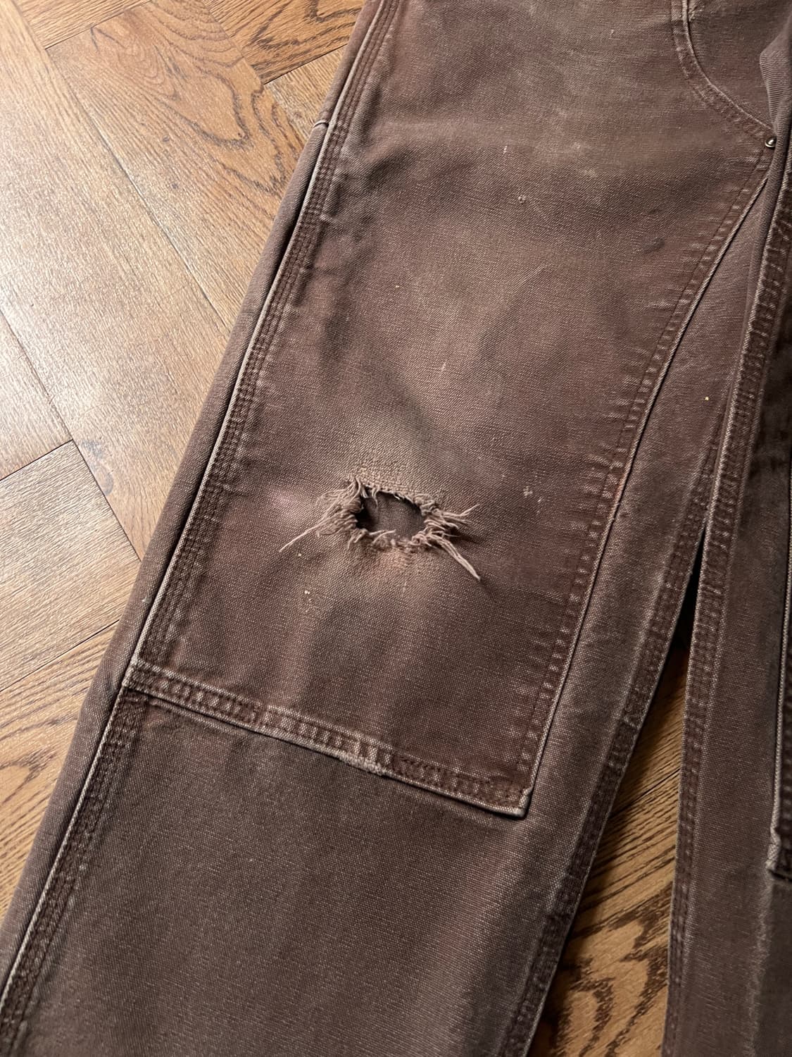 [33]칼하트 USA 데미지드 워싱 다크브라운 더블니 워크 팬츠 상품이미지6