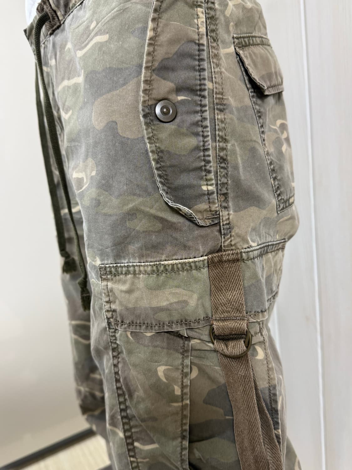 로우 라이즈 카모 카고 팬츠 상품이미지3