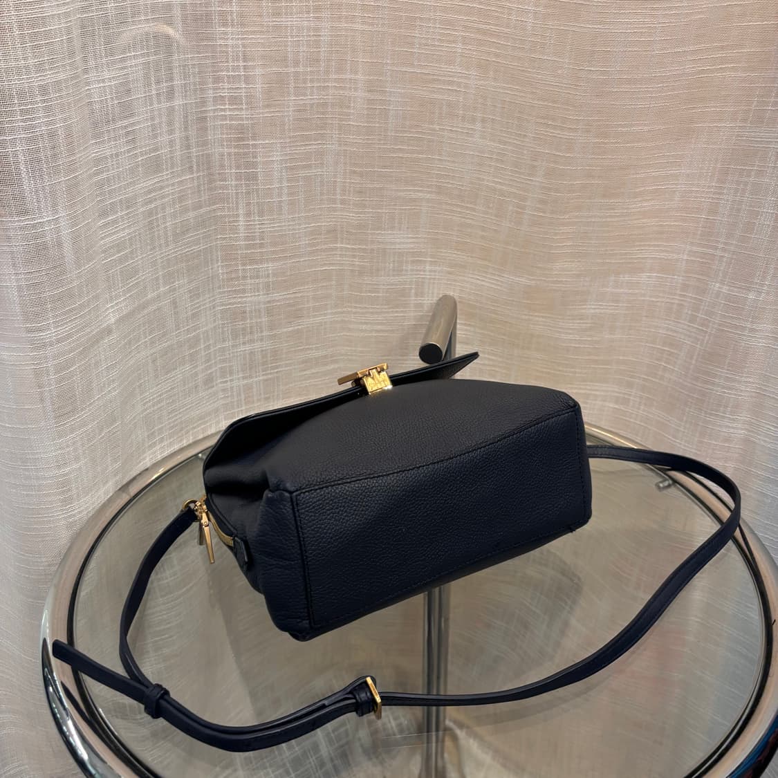 정품 쿠론 소가죽 사첼백     상품이미지7