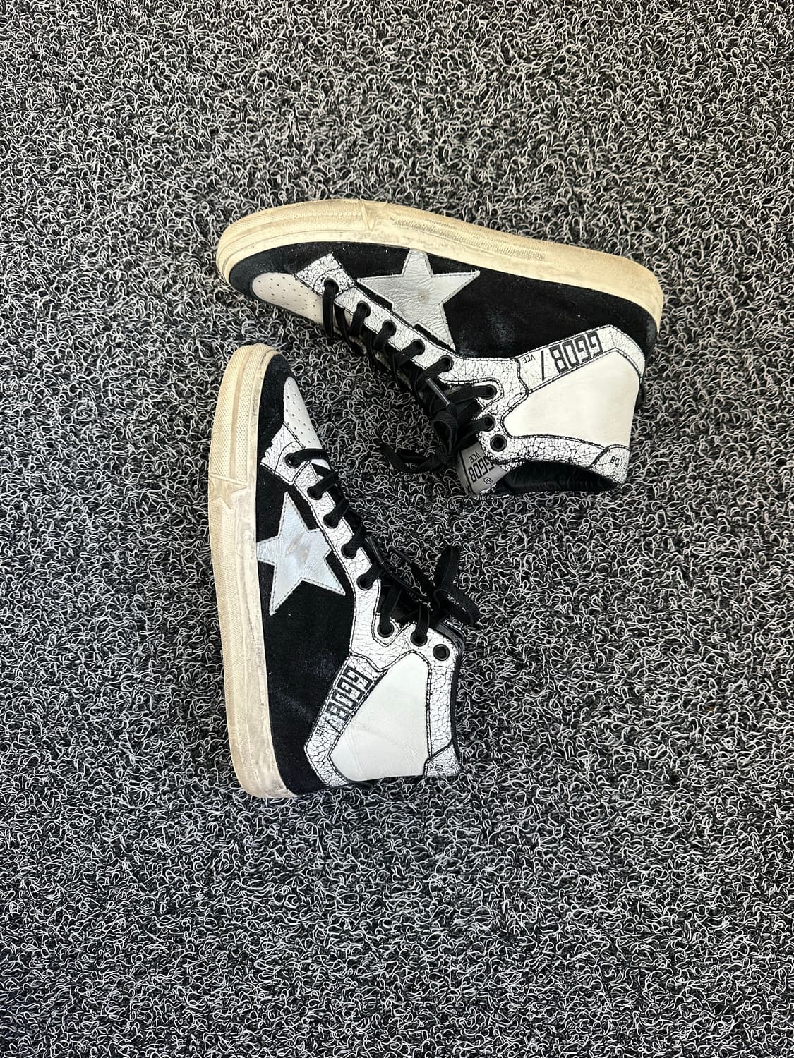 골든구스 하이탑 스니커즈 블랙/화이트 39/250 상품이미지3