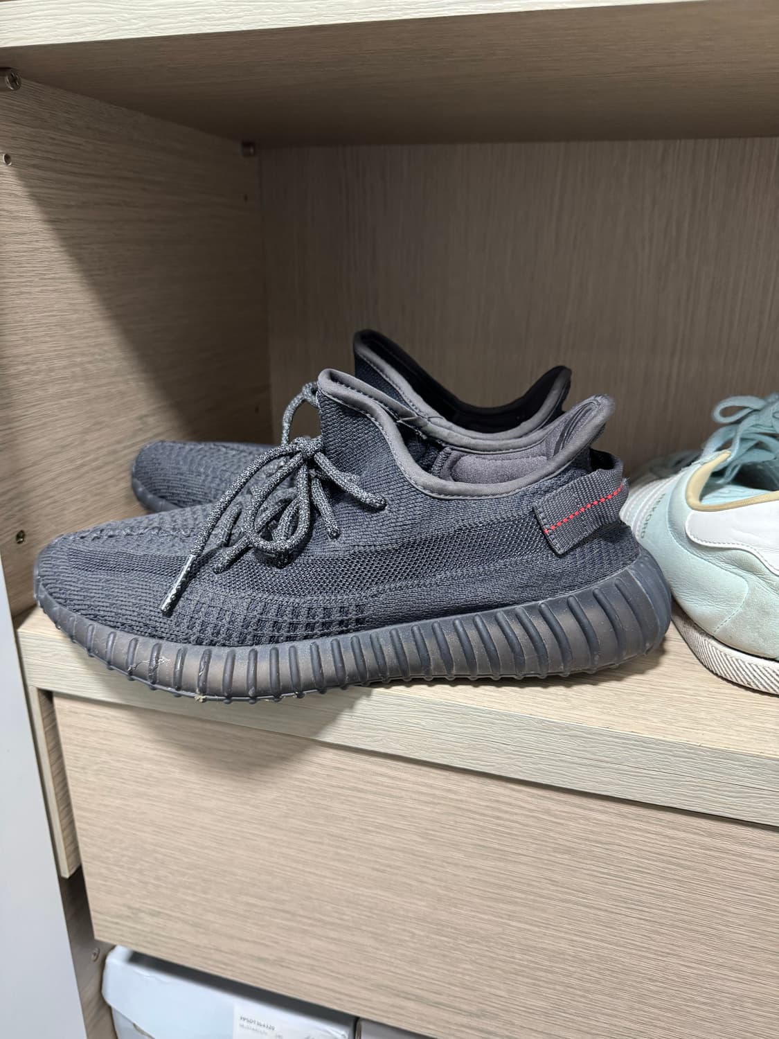 이지부스트 350 v2 블랙 논레플렉티브 상품이미지2