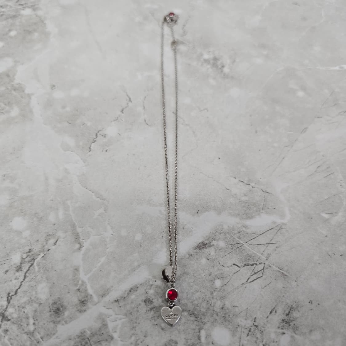 구찌 하트 레드 크리스탈 펜던트 실버 목걸이 판매 상품이미지1