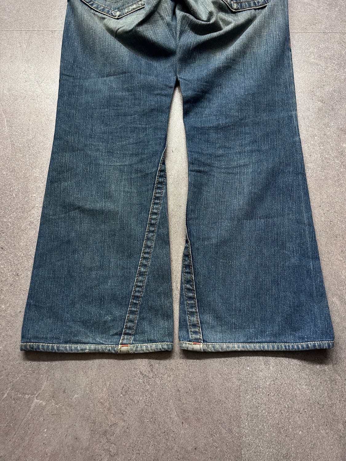 트루릴리젼 스파이럴 워싱 부츠컷 데님 상품이미지9