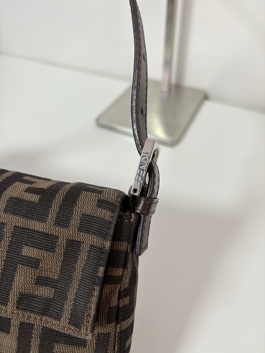 펜디 주카 바게트백 상품이미지5