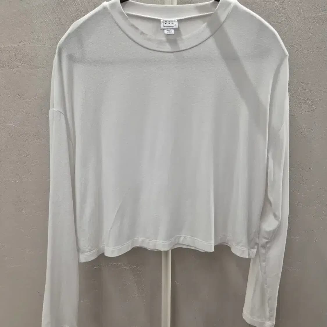 NYLORA 화이트 크롭 긴팔 티셔츠 M/L 상품이미지2