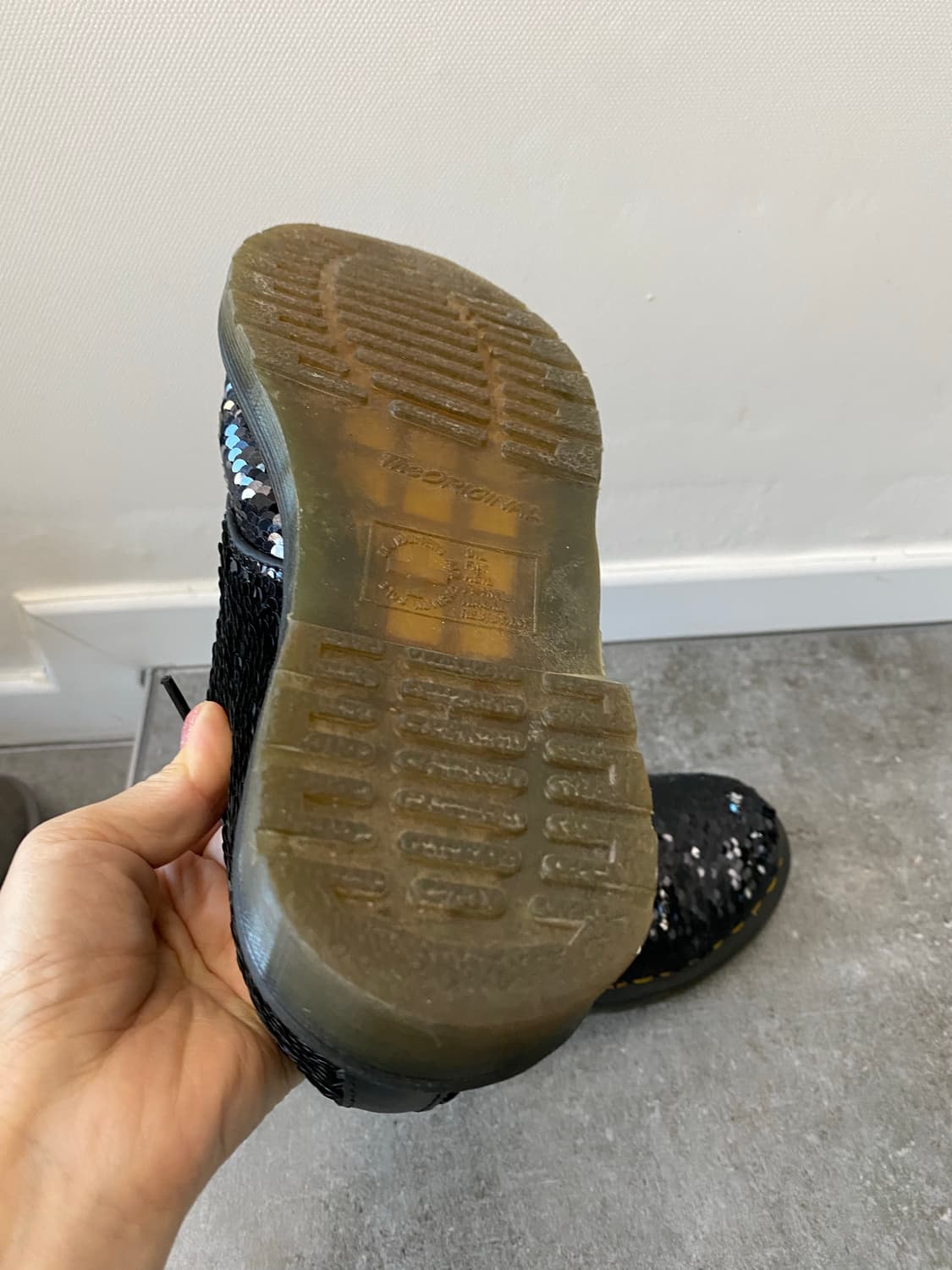 닥터마틴 스팽글 블랙 로우워커 38 상품이미지5