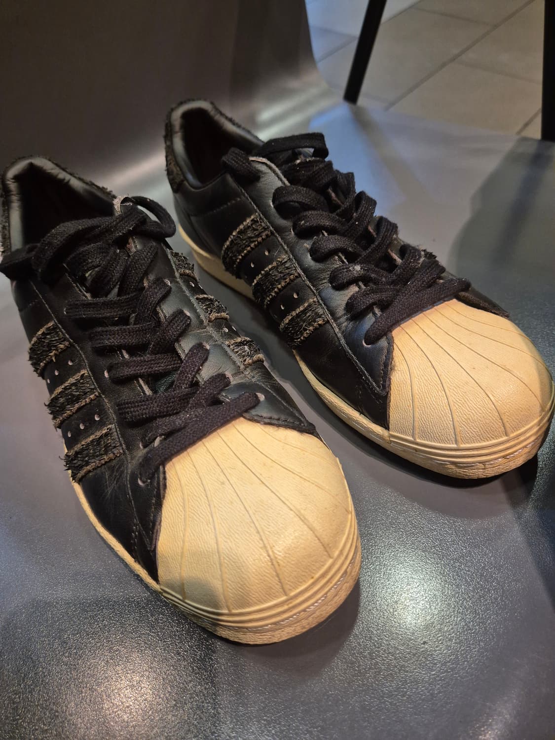 아디다스 슈퍼스타 치킨 us 7 260~265 판매합니다 
슈퍼스타 치킨 상품이미지2