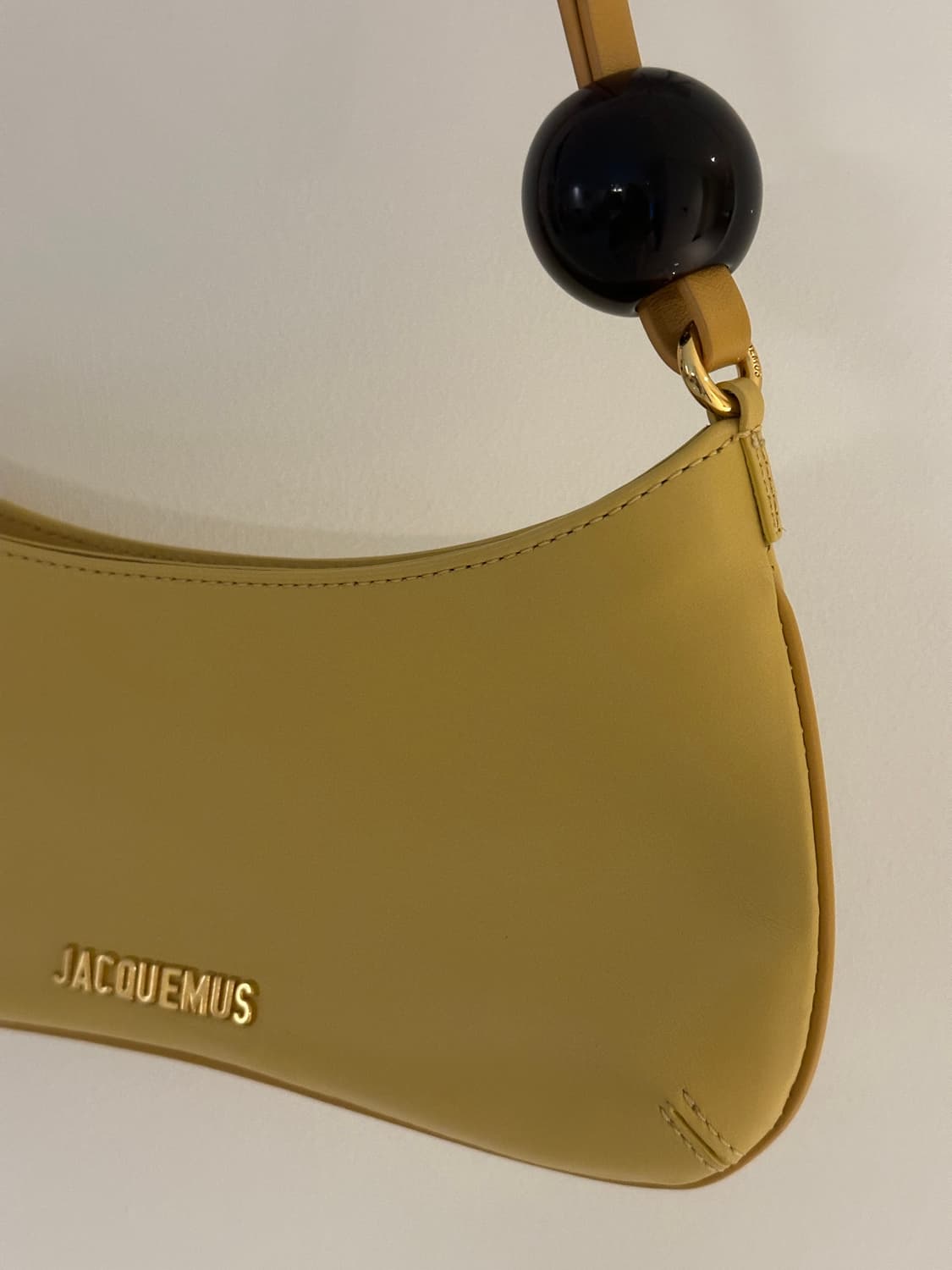 자크뮈스- 르 비쥬 펄 비디드 숄더백 더스티 옐로우 상품이미지3