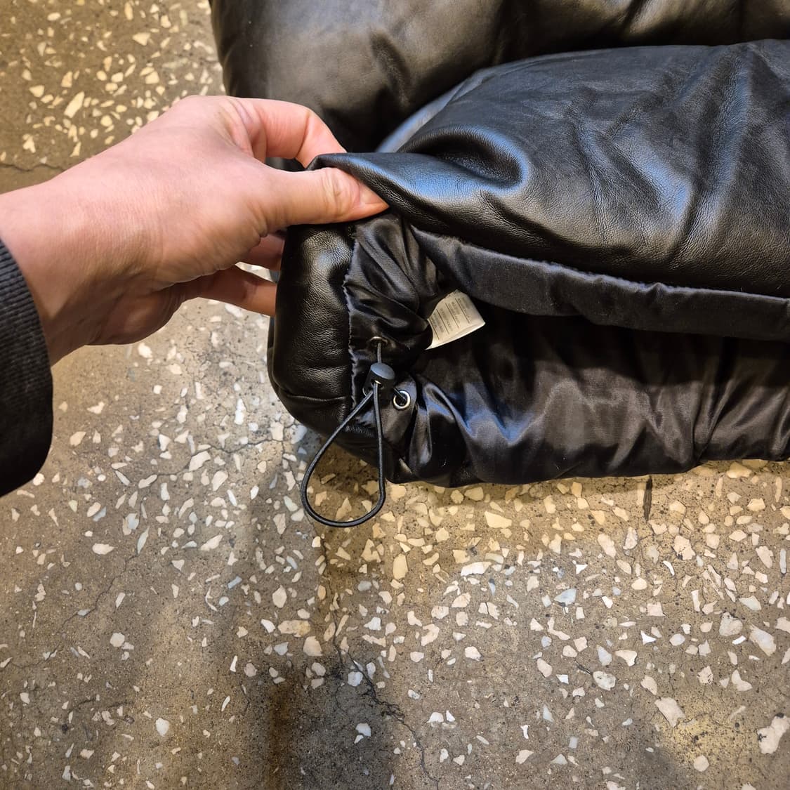 FREE(착샷잇음) 블랙 버핑레더 패딩조끼  상품이미지8