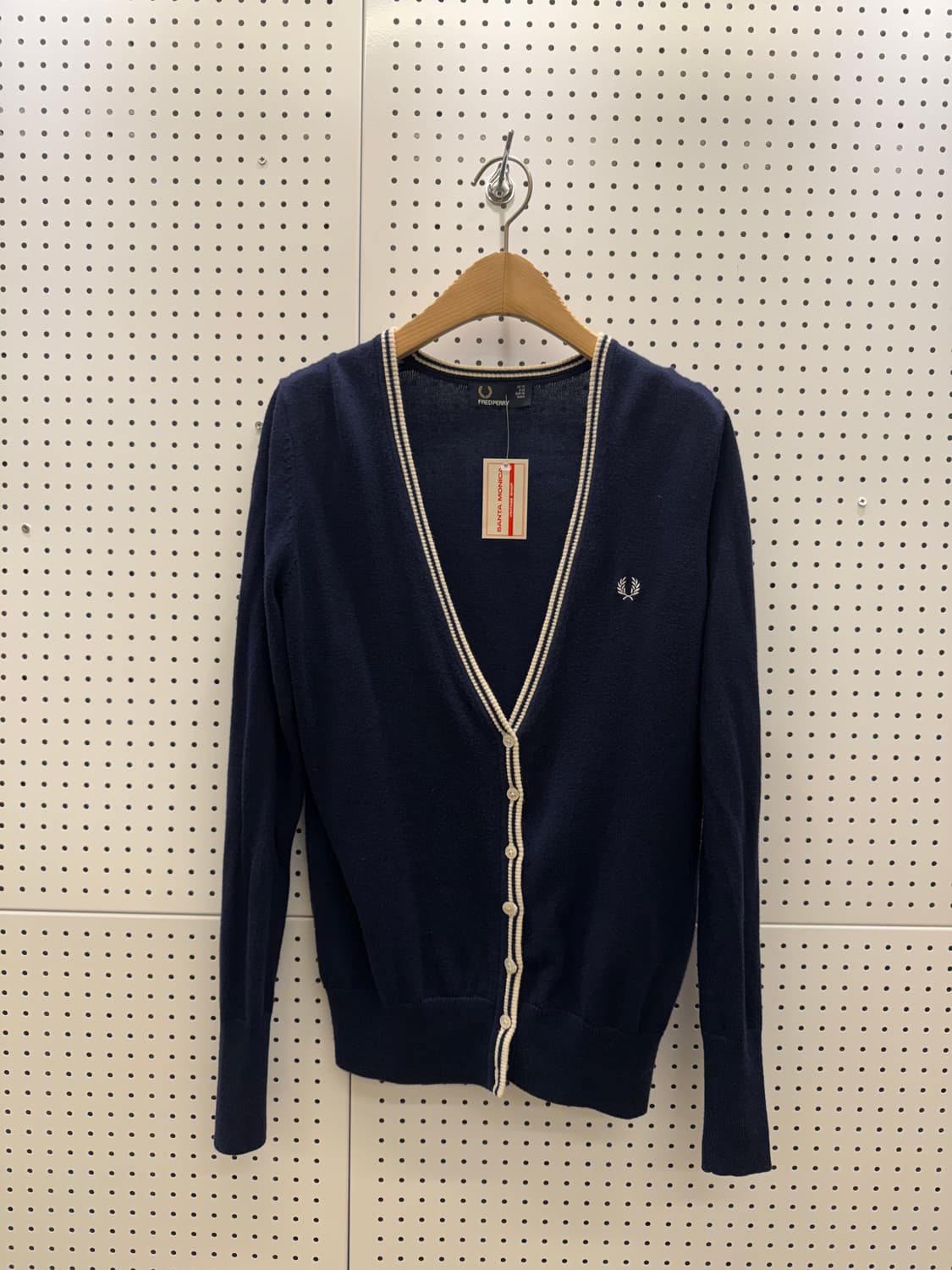 프레드 페리 로렐 로고 브이넥 가디건 U532 상품이미지2