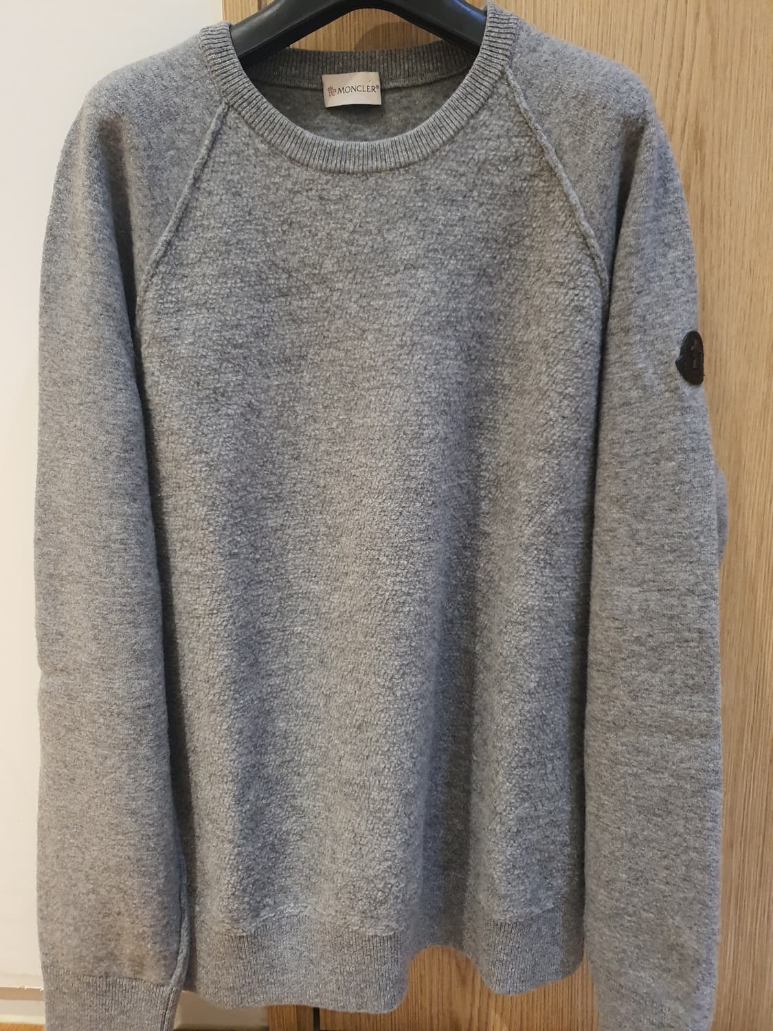 몽클레어 그레이 남성 100% 울 니트 판매합니다! 상품이미지1