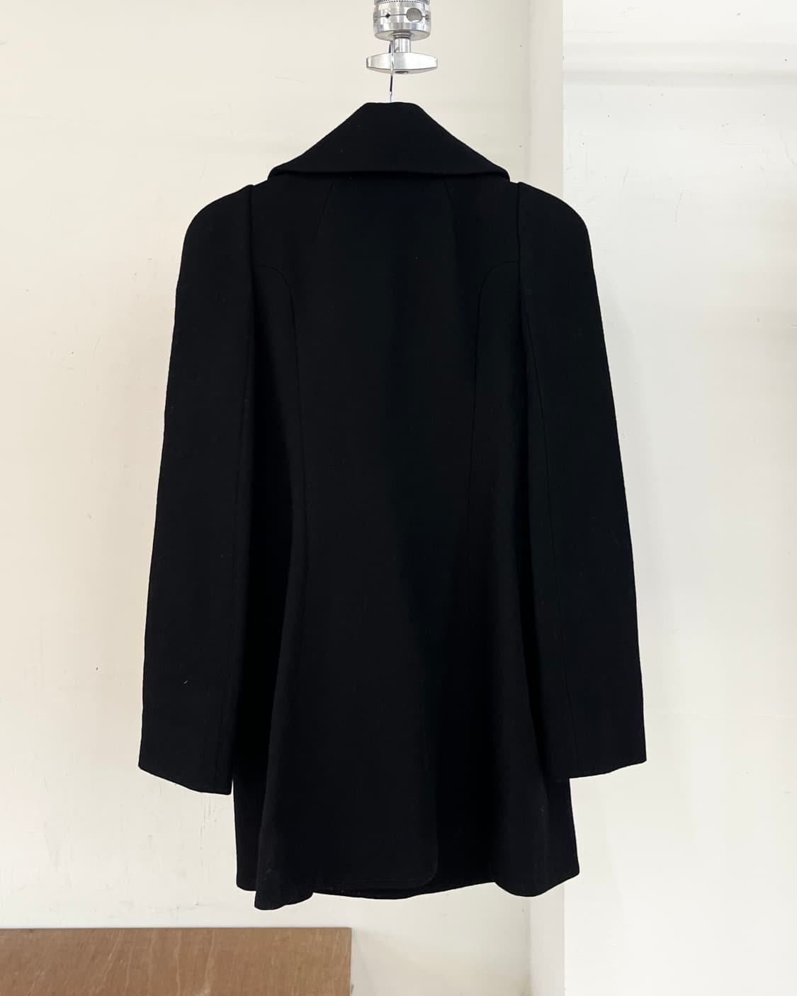 비비안 웨스트우드 레드라벨 블랙 골드버튼 하프 코트 상품이미지6