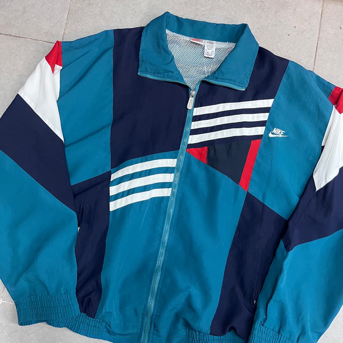 나이키 올드스쿨 건담 바람막이 상품이미지3