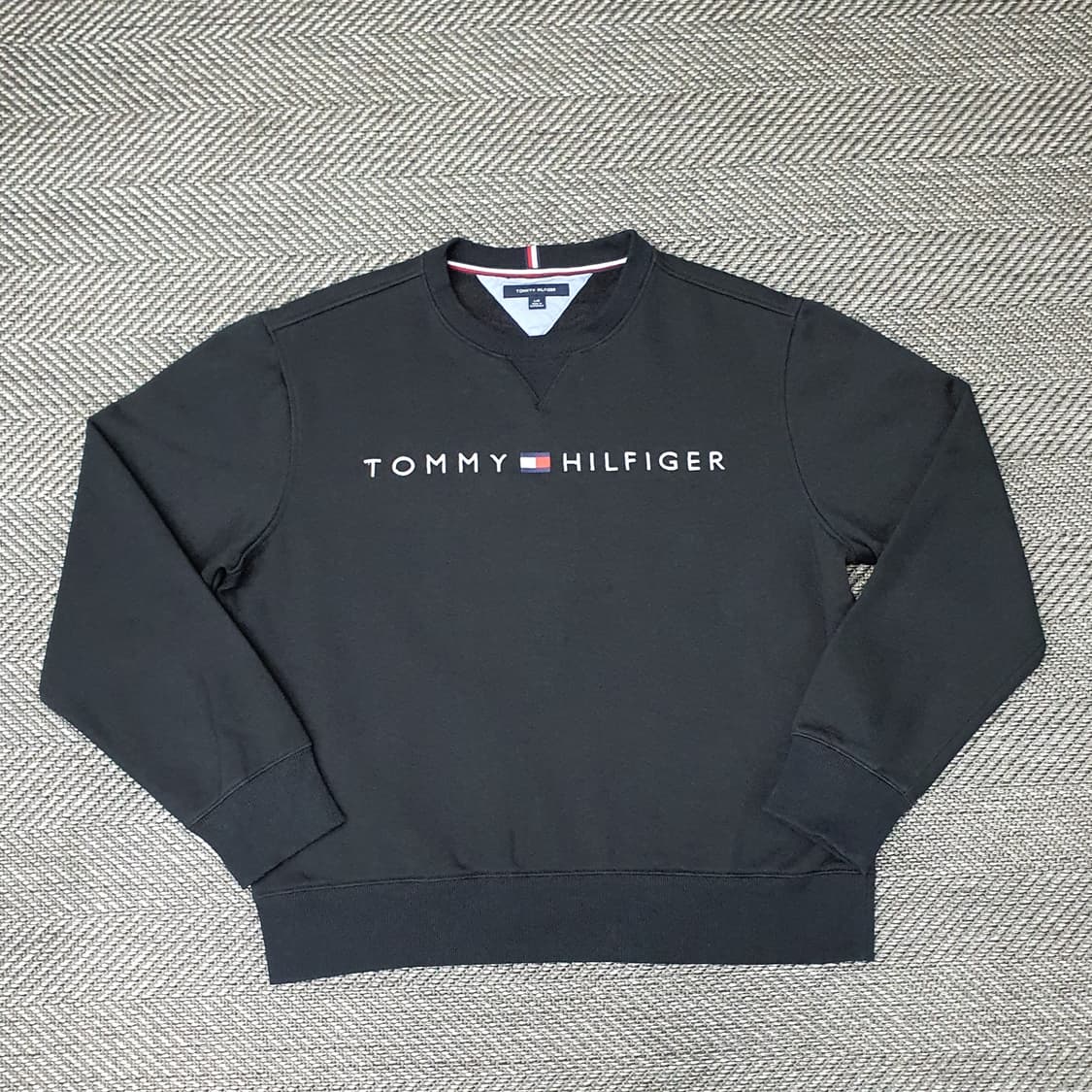 타미힐피거 슬림핏 기모 맨투맨 남자105 상품이미지1