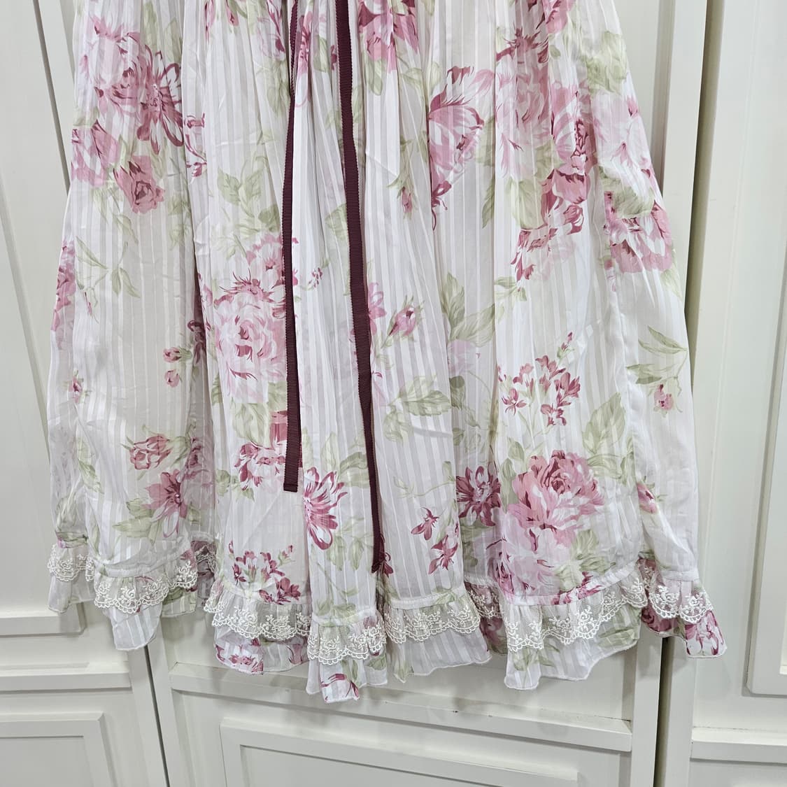 엑시즈팜(axes femme) 앤틱 쉐비 와인핑크 로즈 레이스 스커트 상품이미지3