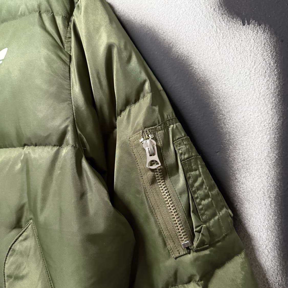 아디다스 파이어버드 올드스쿨 빅 프린팅 ma-1 다운 바시티 상품이미지4