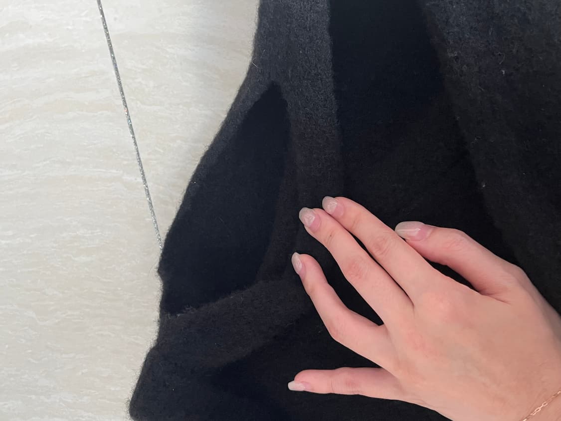 더일마 컷아웃 오프숄더니트 크롭니트 상품이미지3