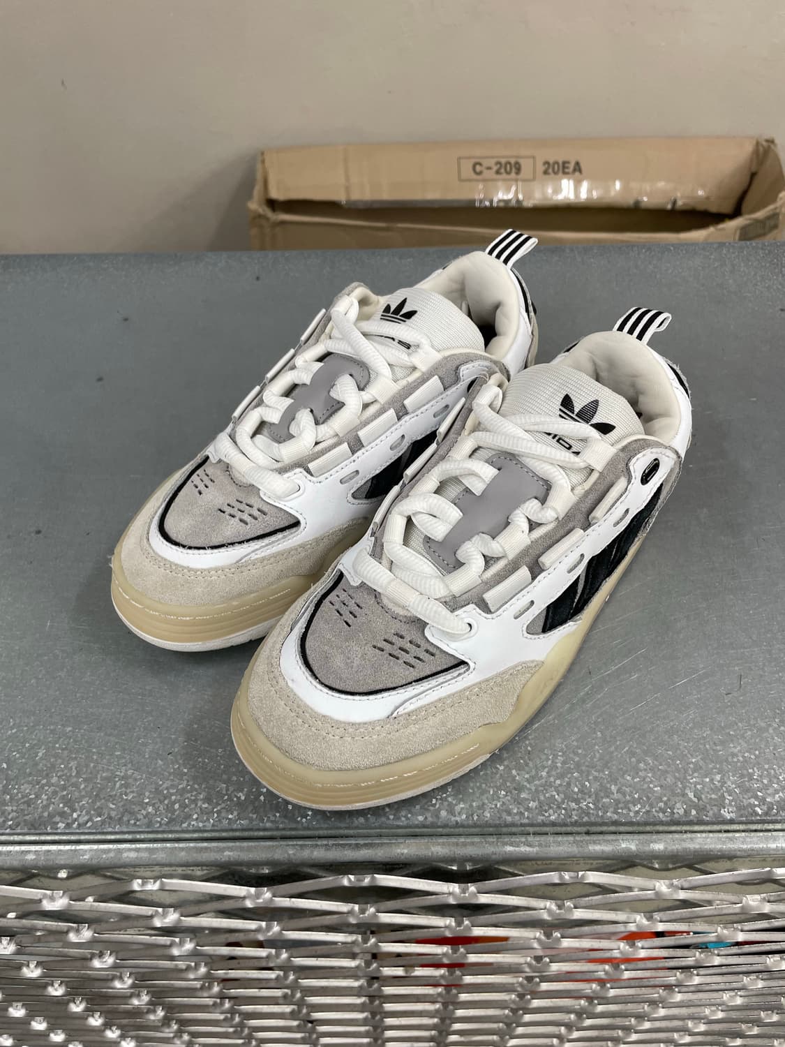 아디다스 아디 2000 화이트 코어 블랙 230 상품이미지2