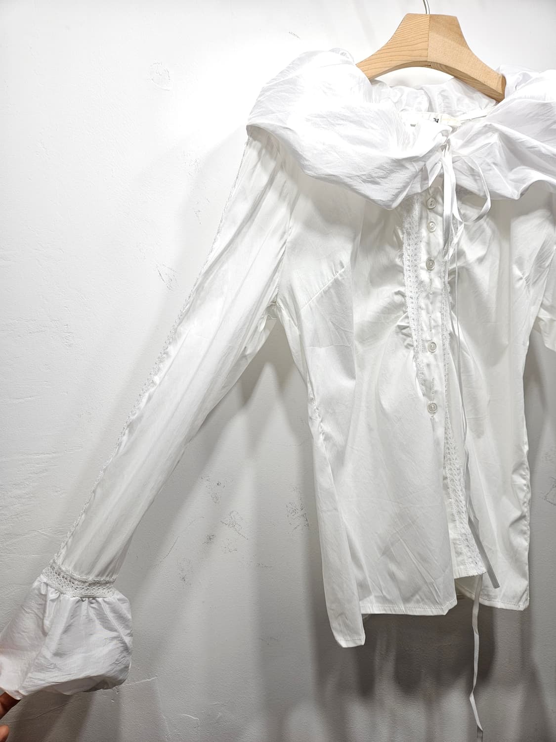 화이트 러플 블라우스 [새상품] 상품이미지5