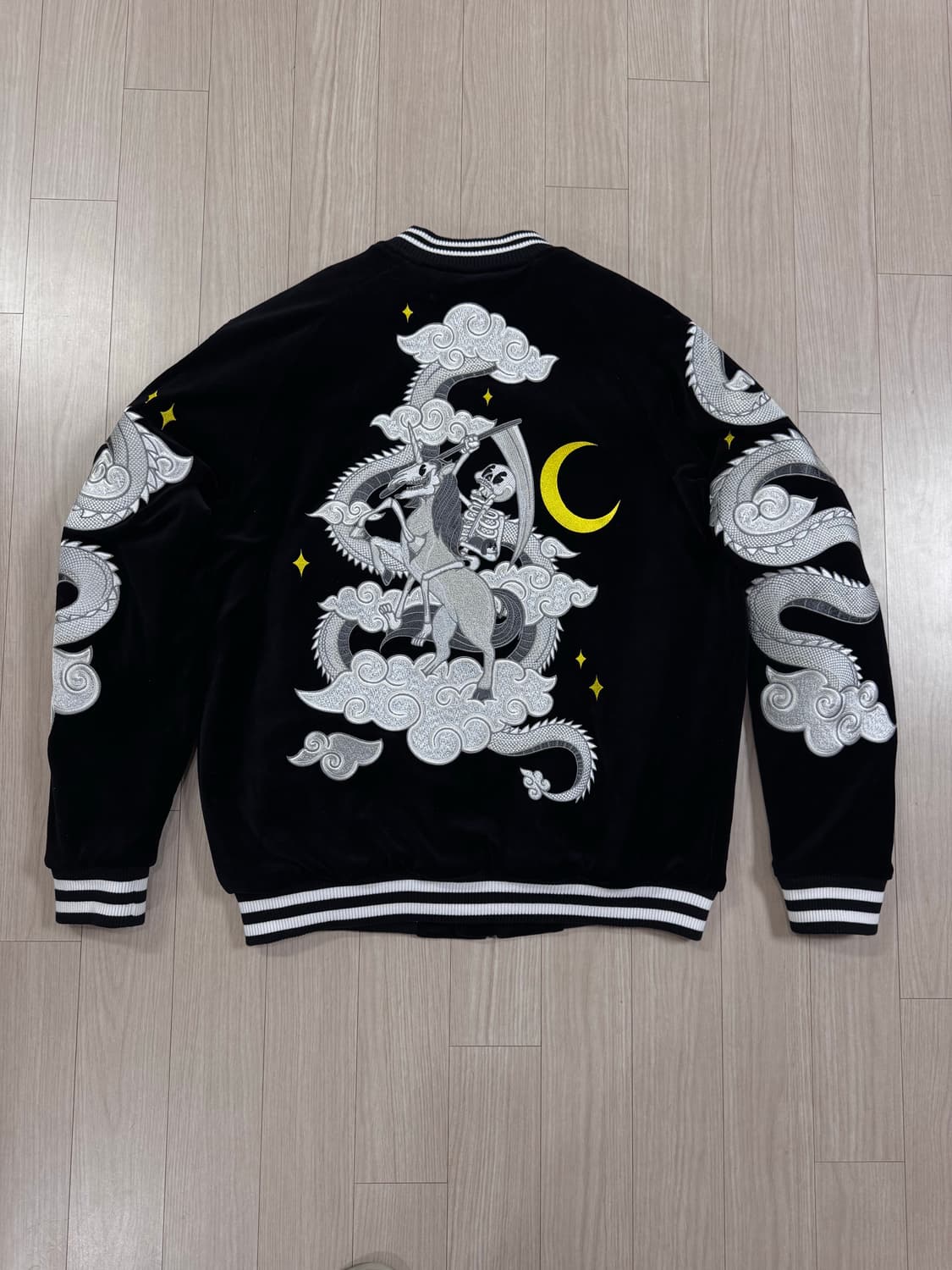 [새제품/XXL] Coolshirtz 벨벳 자수 스카쟌 상품이미지3