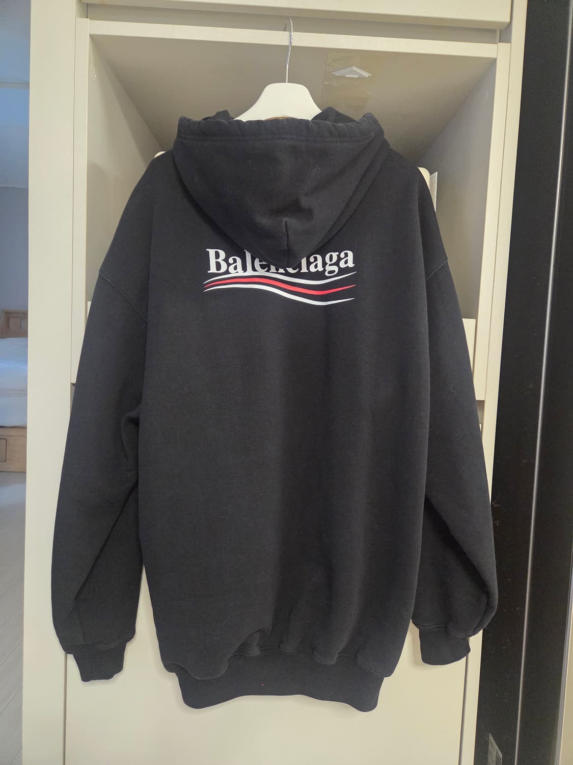 발렌시아가 웨이브 로고 후드티 블랙 상품이미지2