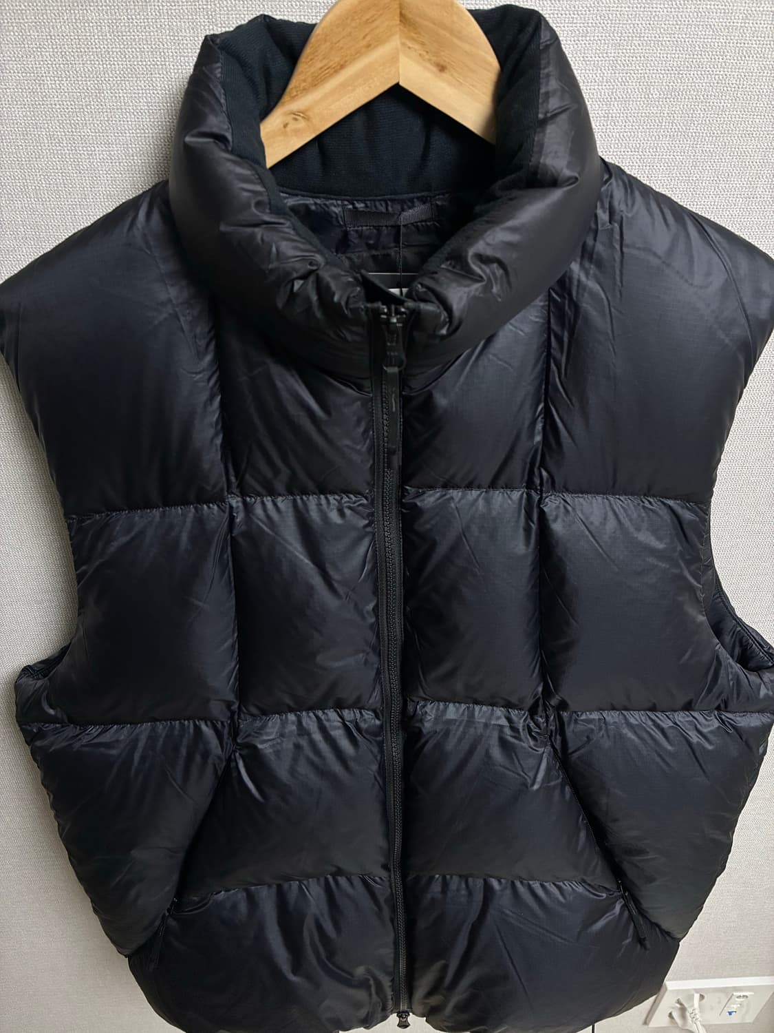 골드윈 25fw 퀀텀 다운 베스트 블랙컬러 3사이즈 상품이미지4