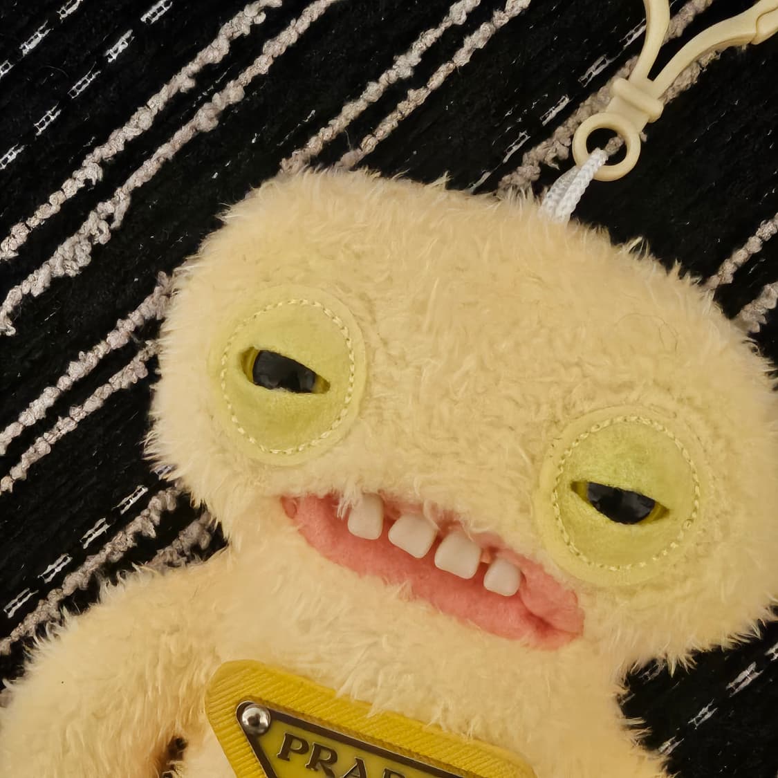 프라다 퍼글러 빈티지 업사이클링 커스텀 키링 백참 상품이미지2