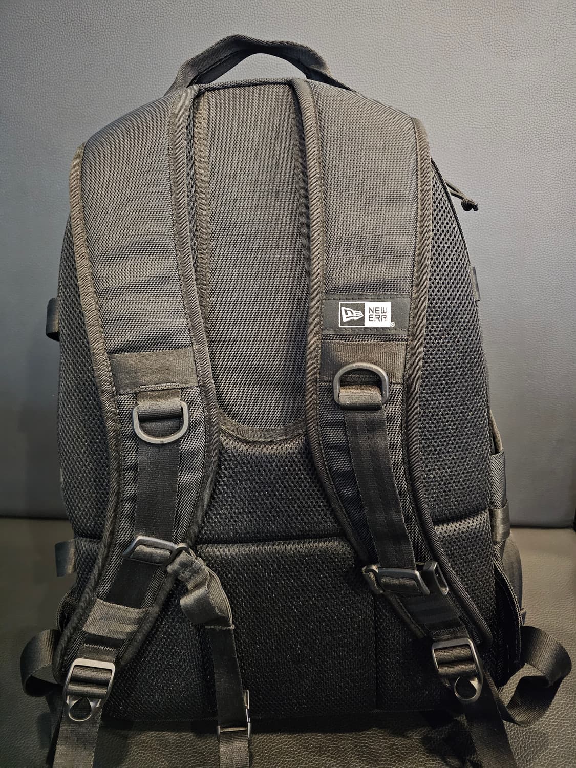 뉴에라 그라파이트 색상 백팩 상품이미지5