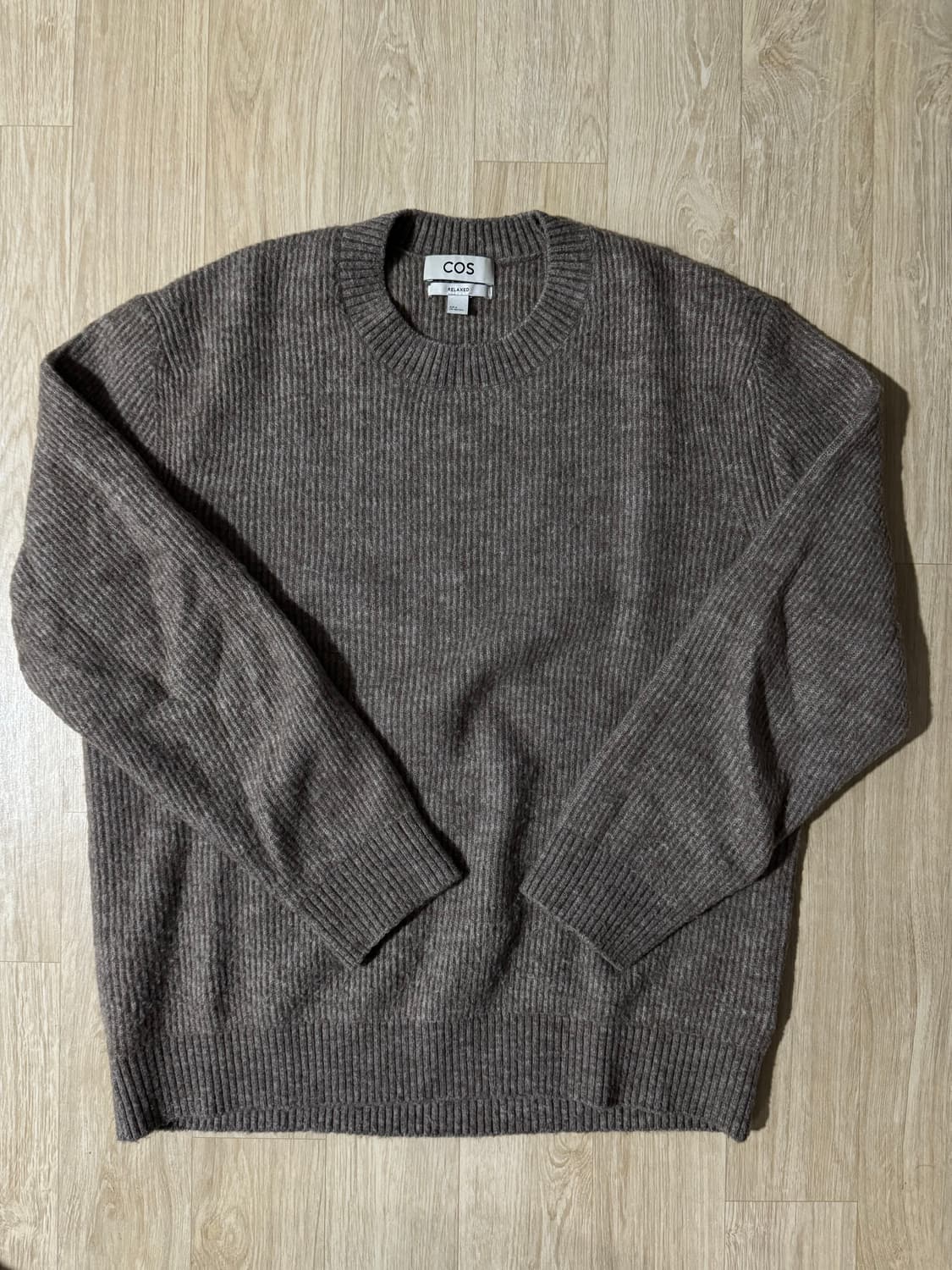 COS 크루넥 브라운 니트 상품이미지1