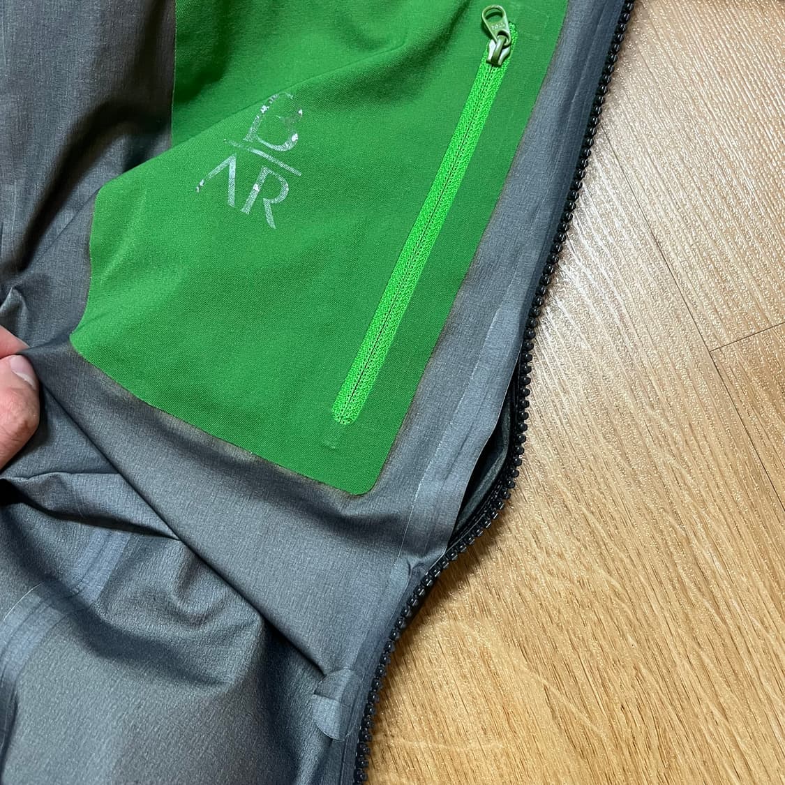 아크테릭스 베타ar 블랙 M사이즈 3레이어 바람막이 방수 등산 자켓 상품이미지9