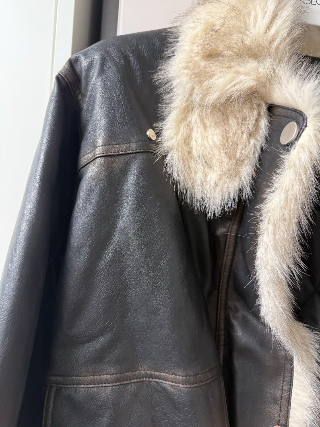 러프넥 무스탕 브라운 S (택달린 새상품) 상품이미지3