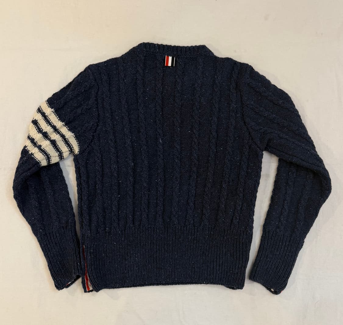 톰브라운 사선완장 아란 케이블 니트 네이비 상품이미지3