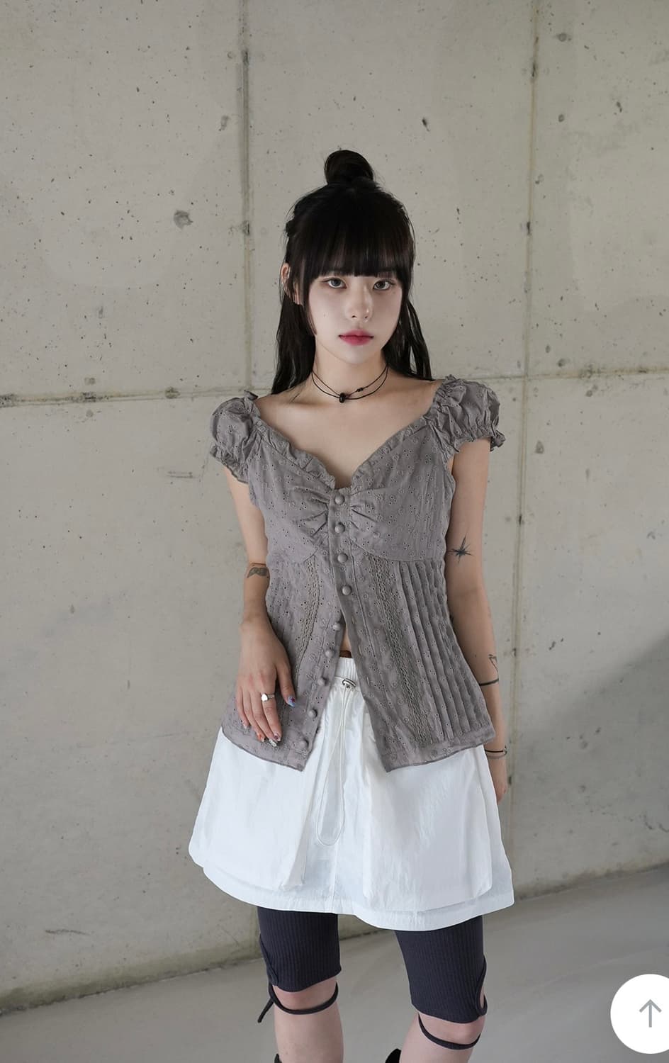 바이너리원 에크 아일렛 블라우스 그레이 지그재그 에이블리 상품이미지1