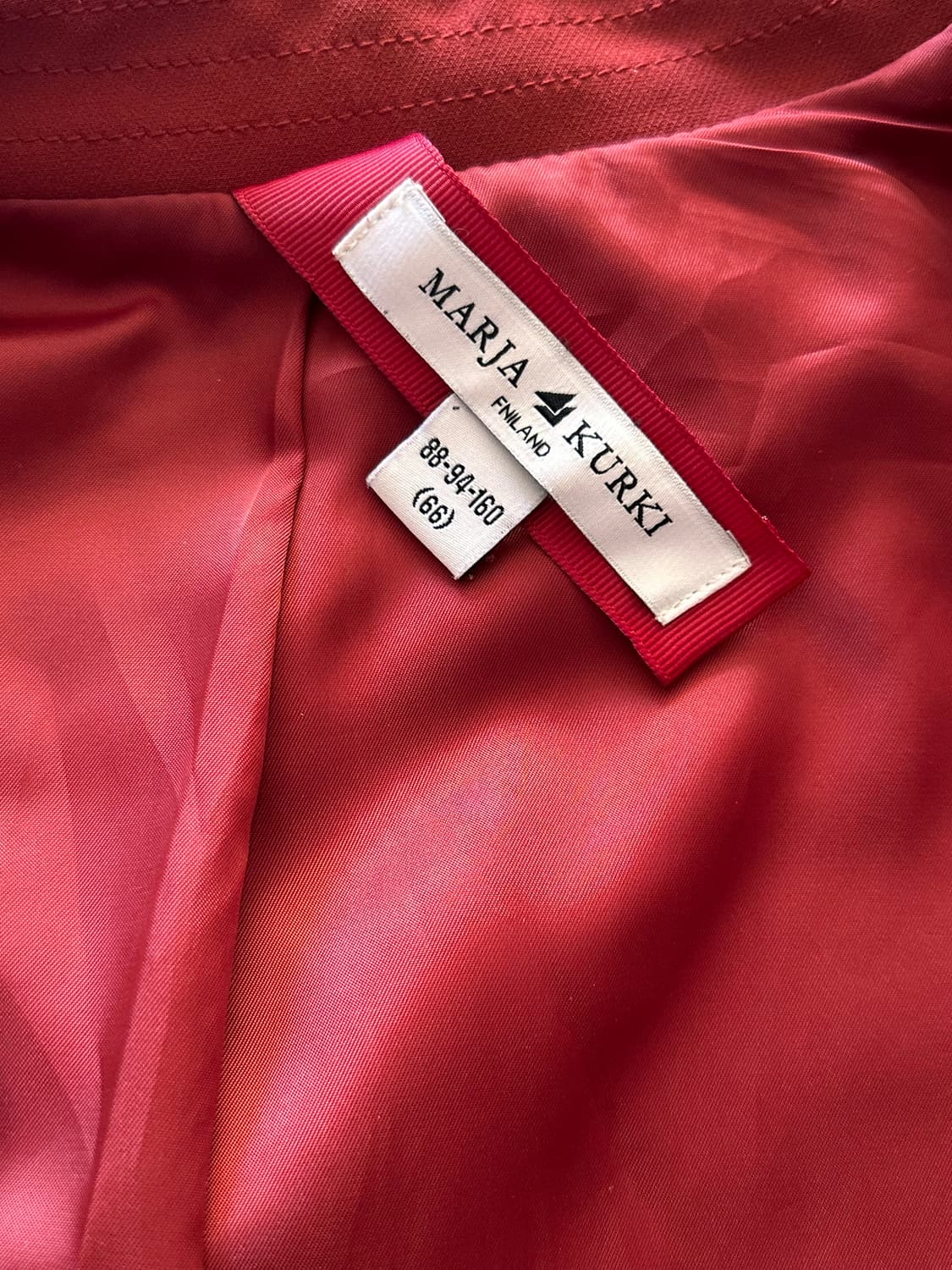마리아꾸르끼 레드 코트 66사이즈 팔아요! 상품이미지2