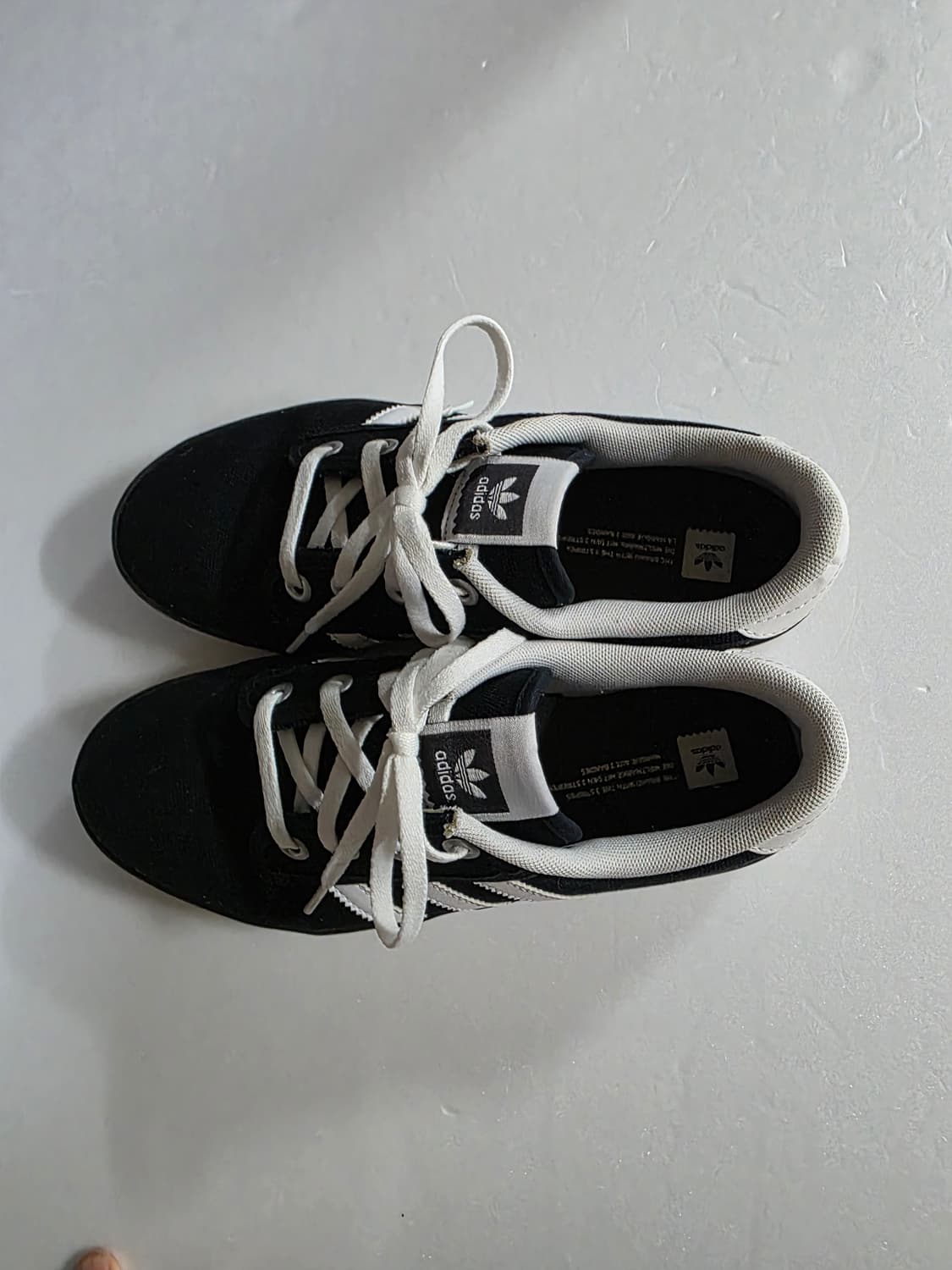 아디다스 블랙 스니커즈 운동화  사이즈 235  여자용 상품이미지2
