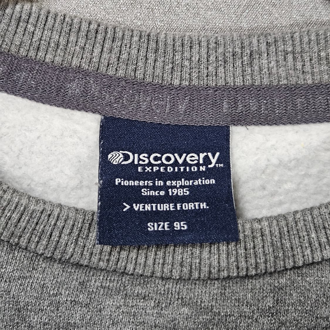 95 디스커버리 차콜 기모 맨투맨 상품이미지3