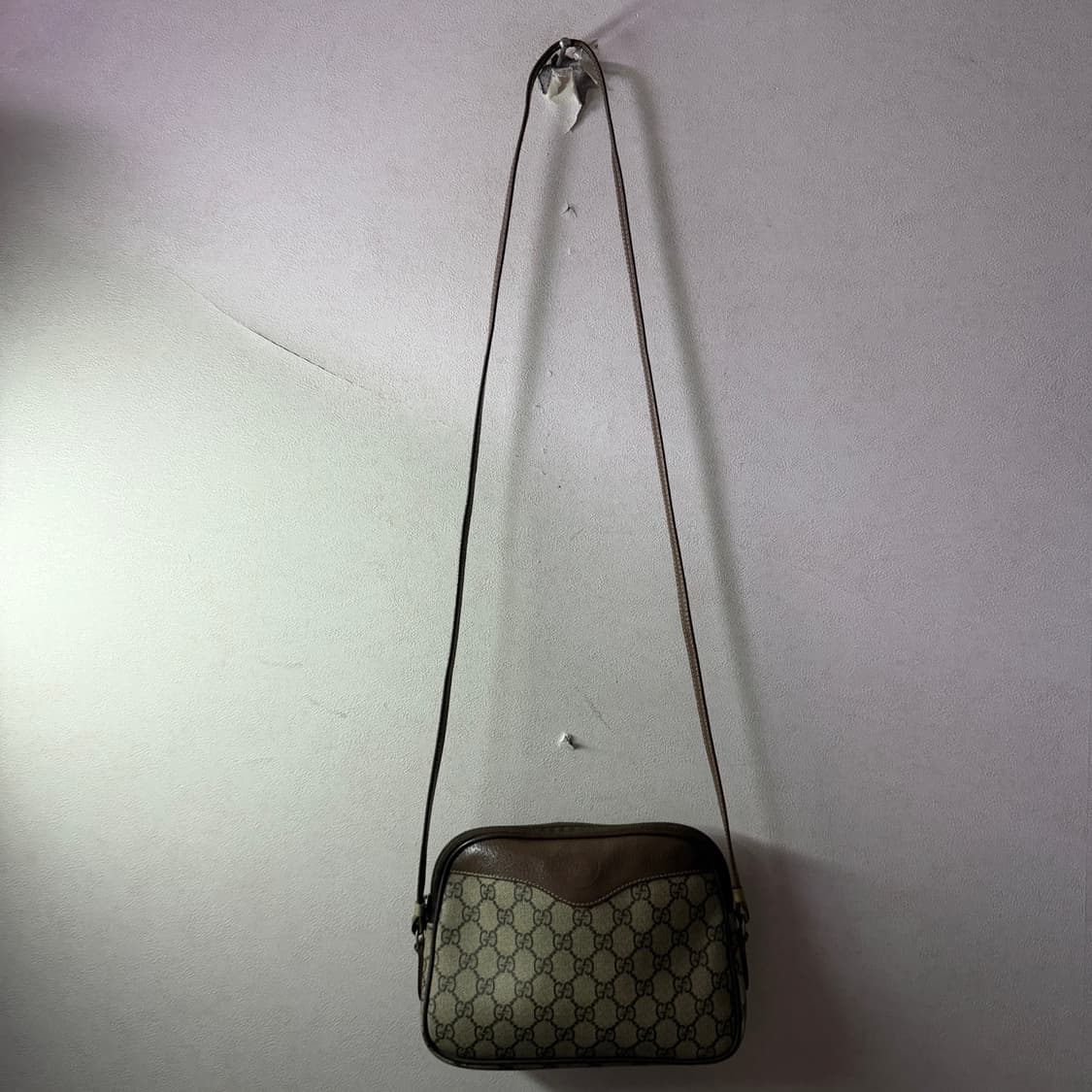 빈티지 구찌 GG슈프림 로고 반달 크로스백 상품이미지2