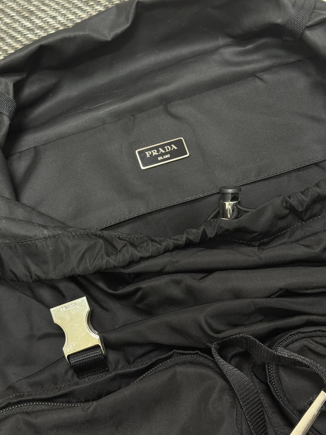 프라다 나일론 백팩 블랙 상품이미지1