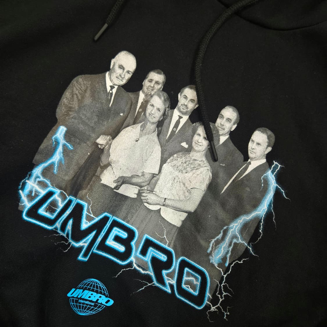 엄브로(UMBRO) 20Fw 빅프린팅 후드 브렌드 자수 티셔츠 M 상품이미지3